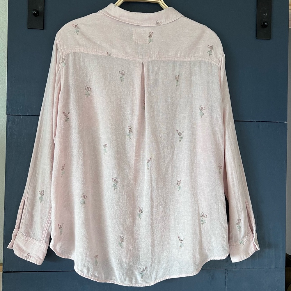 RAILS Pale Pink w/Hula Girl print Charli shirt
Size Med euc very RARE Hawaii